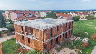 NOVIGRAD, okolica, čudovito stanovanje v pritličju!