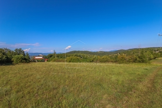 Motovun, okolica, zemljišče na koncu gradbenega območja