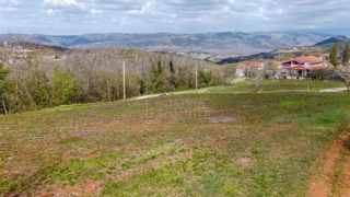 Motovun, okolica, zemljišče s čudovitim panoramskim razgledom