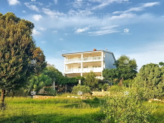 Luksuzna vila na prodaj v Medulinu – 602 m², pogled na morje, prva vrsta ob morju, Istra.