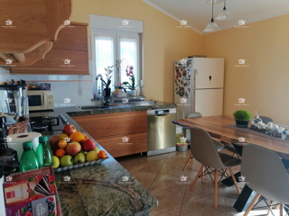 Istra, Umag, Savudrija, prodaja stanovanja 79 m2 z vrtom 30 m2 in pogledom na morje, 2P+DB, priložnost.