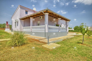 Na prodaj hiša Valtura – Samostojna pritlična hiša z veliko zemljiščem, 205 m², Istra