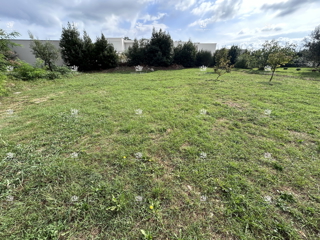 Istra, Zambratija, gradbena parcela 680 m2, plačane komunalne takse, projekt, gradbeno dovoljenje, elitni del naselja