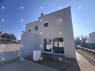 Istra, Umag, duplex 100 m2 z bazenom 18 m2, 3 spalnice, bližina morja