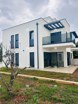 PRODAJA, ISTRA, KARIGADOR, DVOSOBNI DUPLEX, 118 M2, 3 SPALNE PROSTORIJE, 300 M OD MORJA, POGLED NA MORJE