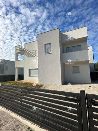 ISTRA, KARIGADOR, DVOJNIK, 2 SPALNI PROSTORI, 118 M2, 300 M OD MORJA, POGLED NA MORJE