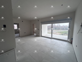 Istra, Umag, stanovanje 60 m2, 2 spalnici + dnevna soba, garaža, shramba, bazen, pritličje