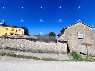 Istra, Buje, Momjan, stara istarska hiša velikosti 107 m2 za obnovo, elektrika, voda, 75.000 €