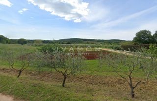 Zazidljivo zemljišče 3.317 m² + 2.400 m² kmetijskega zemljišča gratis
