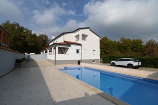 Dve Hiši z Bazenom v Bližini Poreča