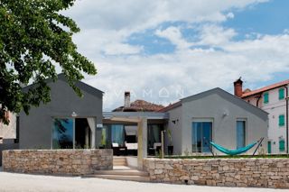 Pritlična hiša z bazenom in tremi spalnicami