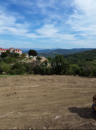 Gradbena parcela z dovoljenjem, panoramski razgled na Motovun