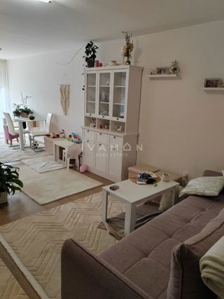 Prenovljeno enosobno stanovanje 100 m od morja