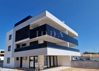 Moderni apartma z vrtom, novogradnja na otoku Krku