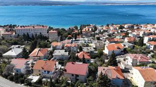 Prostorna hiša v Crikvenici – Idealna investicija za turizem