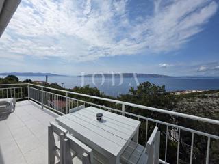 Senj, hiša z dvema stanovanjema in čudovitim razgledom na morje