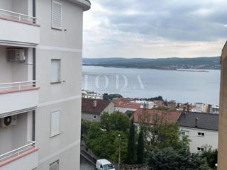 Stanovanje v bližini morja in centra z neoviranim razgledom
