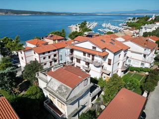 Crikvenica, hiša ob morju, idealna priložnost za obnovo, drugi red