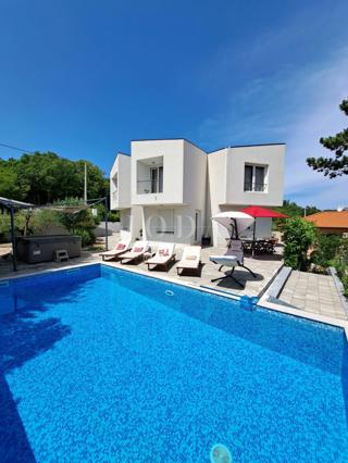 Moderna hiša z bazenom v bližini Dobrinja - Krk