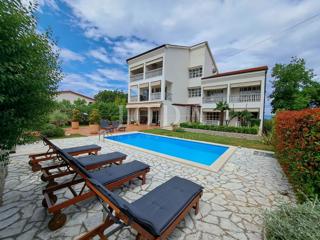Otok Krk - Malinska, luksuzna vila z devetimi apartmaji