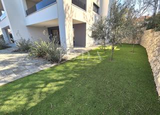 Apartma z vrtom v bližini plaže - Malinska