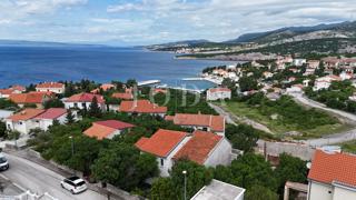 Hiša z razgledom na morje in dvema garažama – Klenovica