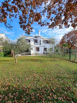 Samostojna hiša z velikim vrtom - Njivice, otok Krk