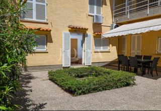 Apartma 92,70 m2 na odlični lokaciji, 300 m od morja