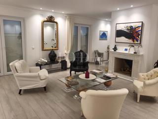 2 vili z bazenom + pisarniški prostor na eni parceli 2.700 m2