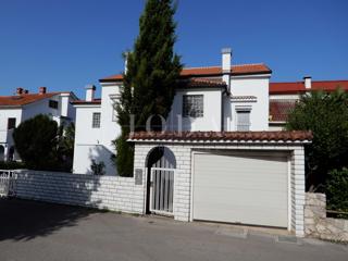 Prostorna hiša s 4 apartmaji - Malinska