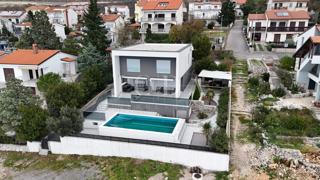 Novi Vinodolski sodobna hiša z bazenom, 1. vrsta do morja