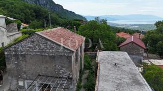 Bribir, hiša za prenovo s potencialom