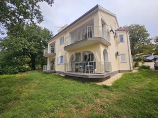 Samostojna hiša s tremi apartmaji, pogled morje - Malinska