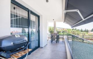 Punat - apartma v pritličju z bazenom in vrtom