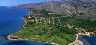 Gradbeno zemljišče 839m2 v Starigradu