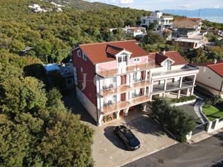 Investicijska priložnost – Apartmajska hiša z bazenom v Crikvenici