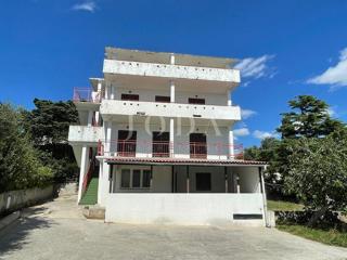 Hiša Novalja, 400m2