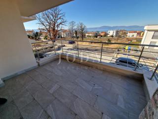 Apartma s pogledom na morje in vrtom, Njivice - otok Krk