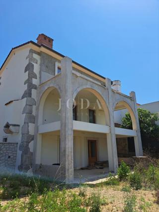Lepa samostojna hiša na otoku Krku