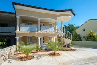 Apartmajska hiša dvojček, Malinska - otok Krk