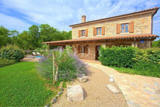 Kamnita hiša na mirni lokaciji