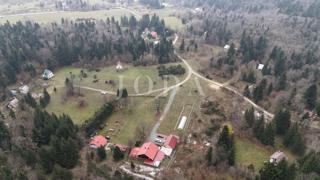 Lukovo, hiša z velikim dvoriščem na idilični lokaciji