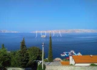 Senj, stanovanje v prvem nadstropju, 75 m od morja