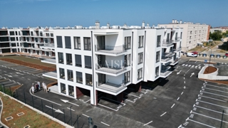 Istra, Umag - dvosobno stanovanje v novogradnji, 71 m2, pritličje z vrtom