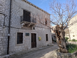 Otok Cres-Lošinj, Osor, trietažni apartma 148 m2