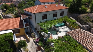 Veli Lošinj - opremljena hiša z dvema apartmajema