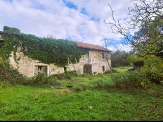 Istra, Oprtalj - gradbeno zemljišče 3600 m2 z dvema kamnitima hišama