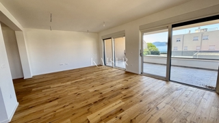 Zadar-Sukošan: Trisobno stanovanje z razgledom, 50 m od morja
