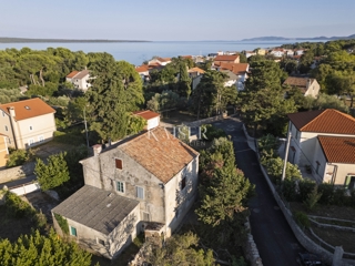 Mali Lošinj, Nerezine-Tradicionalna kamnita hiša