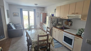 Umag, Zambratija, Istra, stanovanje s popolnim pohištvom!